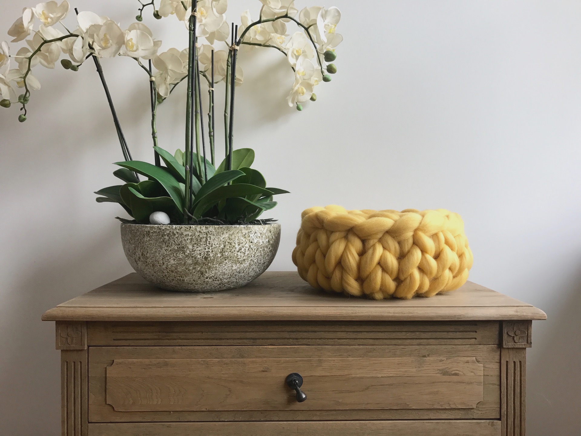 Merino wool basket for cat or dog chunky feel